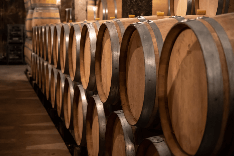 Vinerna lagras traditionellt på fat i Bourgogne Vinerna lagras traditionellt på fat i Bourgogne