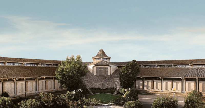 Framsidan av Bodegas Olarra Framsidan av Bodegas Olarra