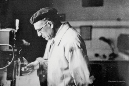 Bodegas Montecillo är inte främmande för innovation - här är José Louis Navajas i arbete