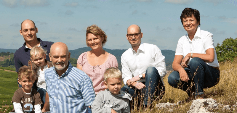 Familjen Pfirrmann, längst bak till vänster, vinmakaren Jürgen